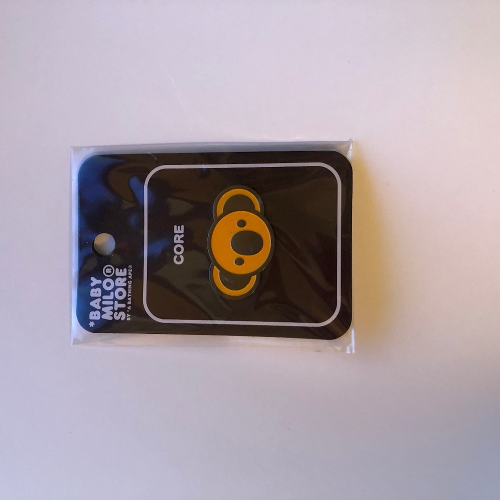 BAPE"A Bathing Ape" Baby Milo Limited Edition Pins